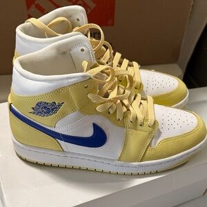 🚀❤️Nike Air Jordan Mid Yellow and Blue Athletic Shoes